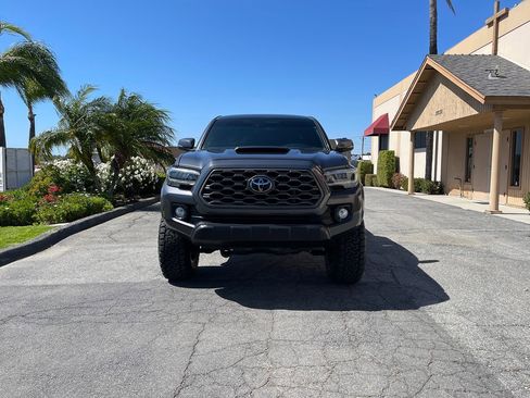 Used 2021 Toyota Tacoma TRD Sport w/ Technology Package AWD/4WD image 2