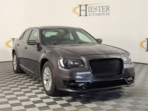 Used 2021 Chrysler 300 Touring L image 2