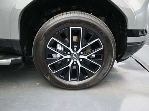 Used 2026 Lexus GX 550 w/ Accessory Package (2T) image 16