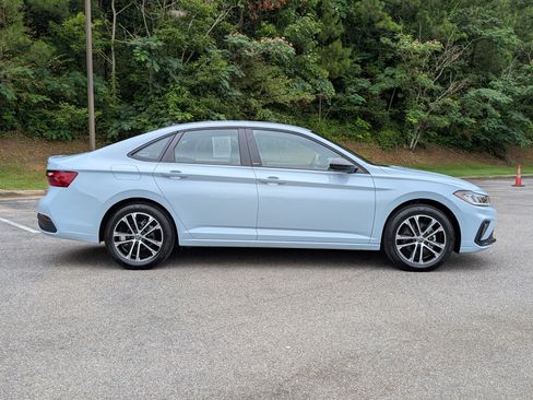 Used 2025 Volkswagen Jetta Sport FWD image 10