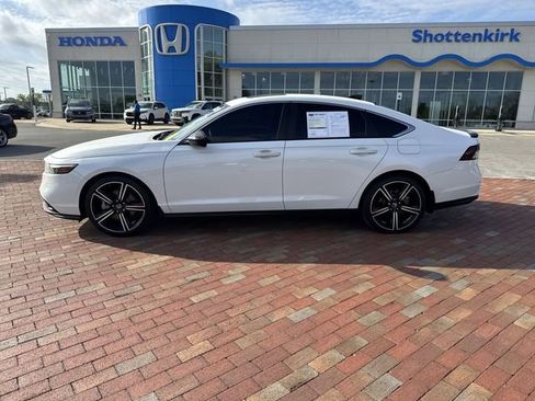 Used 2024 Honda Accord Sport image 3