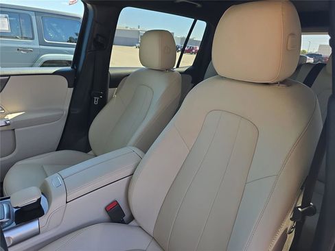 Used 2022 Mercedes-Benz GLB 250 image 12
