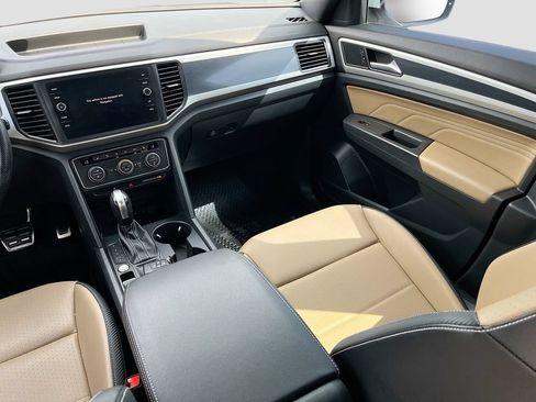 Used 2021 Volkswagen Atlas Cross Sport SE FWD image 22