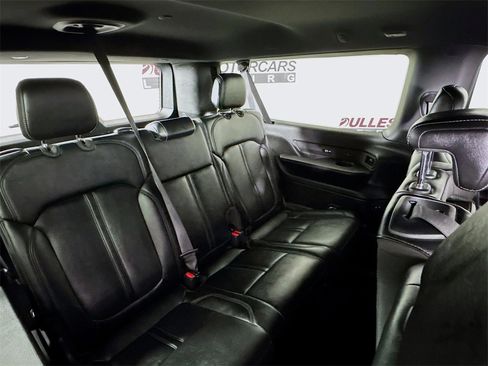 Used 2024 Jeep Wagoneer L Series II image 27