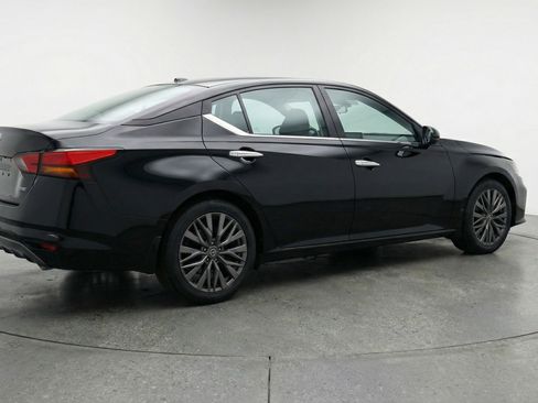 Used 2025 Nissan Altima 2.5 SV image 9