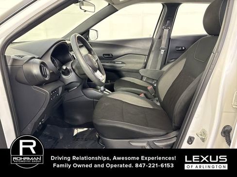 Used 2020 Nissan Kicks S image 4