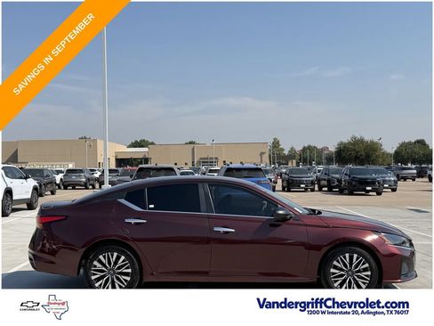 Used 2025 Nissan Altima 2.5 SV FWD image 3