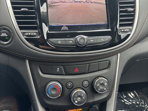 Used 2022 Chevrolet Trax LT w/ LT Convenience Package image 37