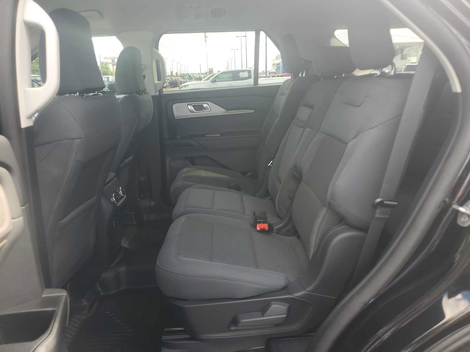Used 2025 Ford Explorer Active RWD image 21