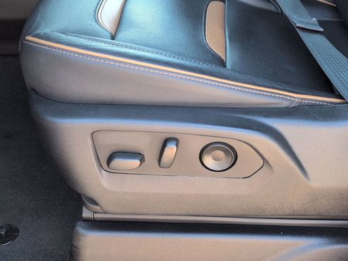 Used 2022 GMC Yukon AT4 AWD/4WD image 14