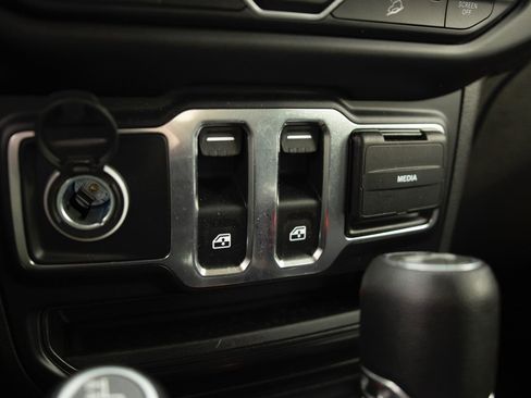 Used 2021 Jeep Wrangler Sport S image 8