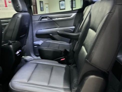 Used 2024 GMC Acadia Elevation image 13