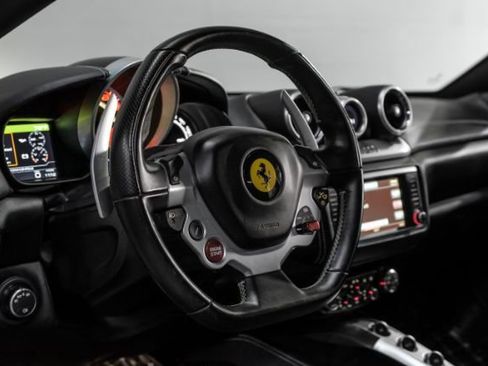 Used 2015 Ferrari California T image 21