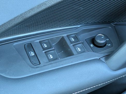 Certified 2025 Volkswagen Tiguan SE FWD image 23