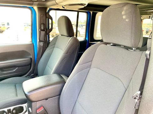 Used 2022 Jeep Wrangler Unlimited Sport AWD/4WD image 13