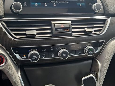 Used 2018 Honda Accord EX image 27