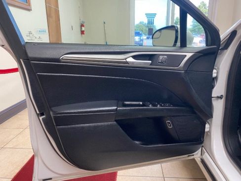Used 2017 Ford Fusion Energi SE FWD image 11