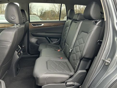 Used 2024 Volkswagen Atlas SE image 16