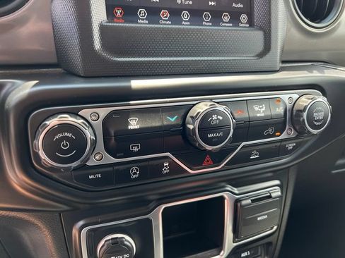 Used 2022 Jeep Wrangler Unlimited Sport AWD/4WD image 19