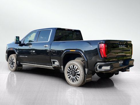 Used 2024 GMC Sierra 3500 Denali Ultimate AWD/4WD image 3