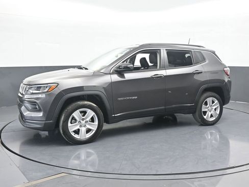 Used 2022 Jeep Compass Latitude image 2