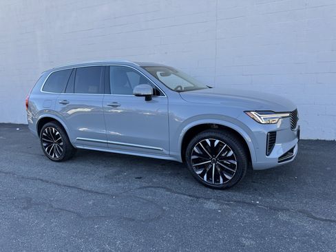 Used 2025 Volvo XC90 B5 Plus image 6