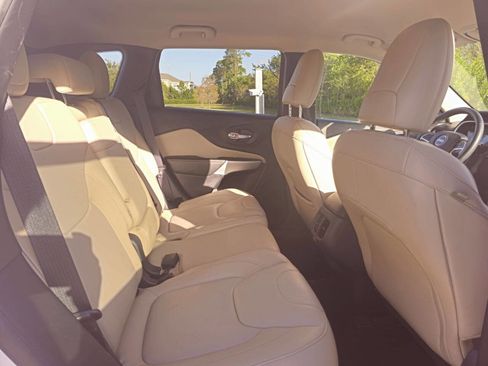 Used 2018 Jeep Cherokee Limited image 12