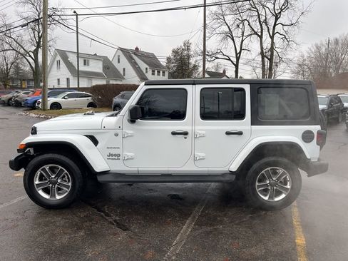 Used 2022 Jeep Wrangler Unlimited Sahara image 8