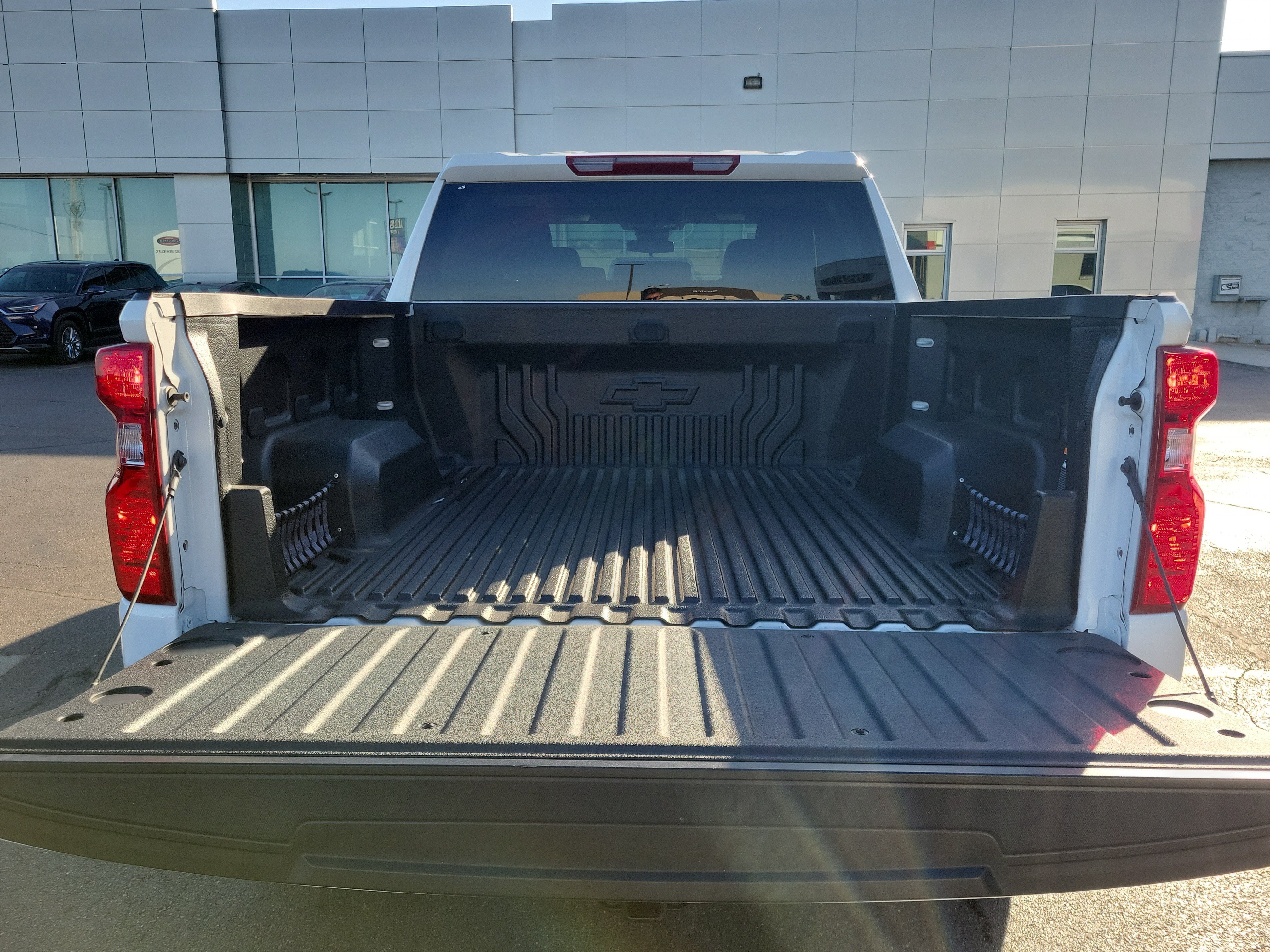 Used 2024 Chevrolet Silverado 1500 LT AWD/4WD image 8