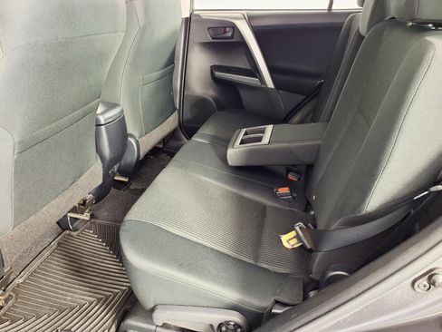 Used 2016 Toyota RAV4 LE image 7