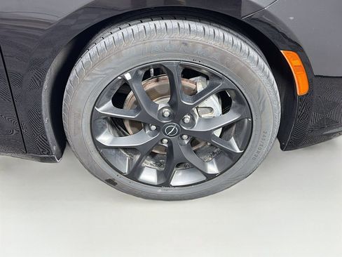 Used 2025 Chrysler Pacifica Limited image 35