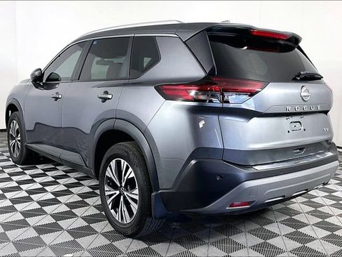 Used 2022 Nissan Rogue SV w/ SV Premium Package FWD image 2
