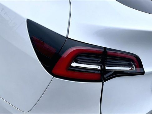 Used 2020 Tesla Model Y Long Range image 29