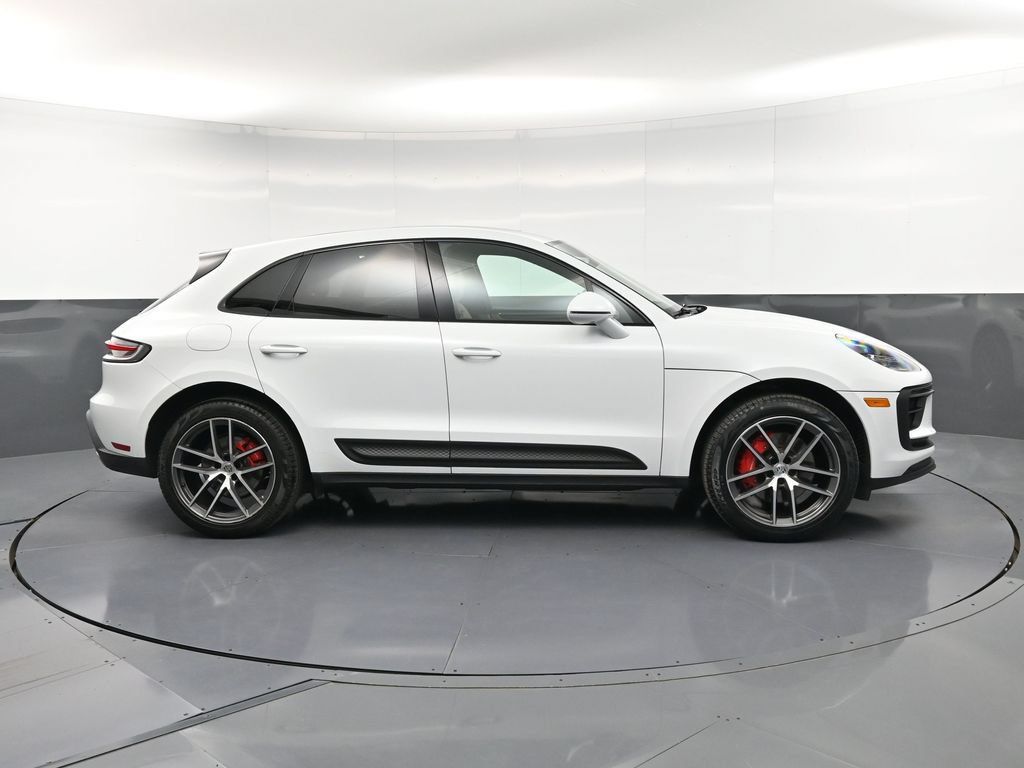 Certified 2024 Porsche Macan S AWD/4WD image 9