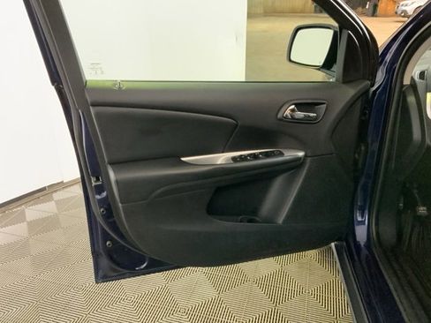 Used 2017 Dodge Journey SXT w/ Comfort/Convenience Group image 18