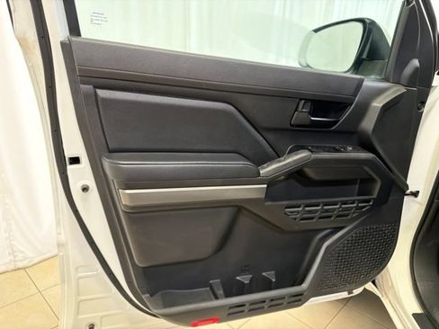 Used 2025 Toyota Tacoma SR5 AWD/4WD image 10