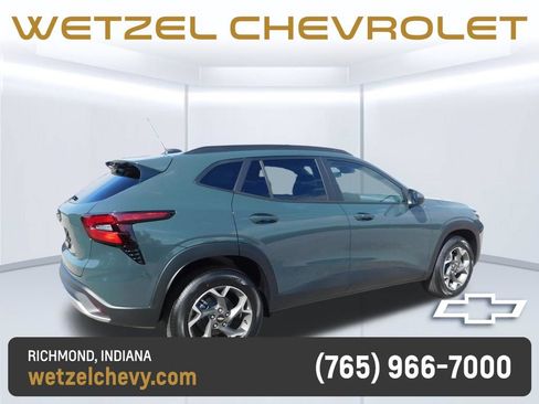 New 2026 Chevrolet Trax LT w/ Driver Confidence Package FWD image 3