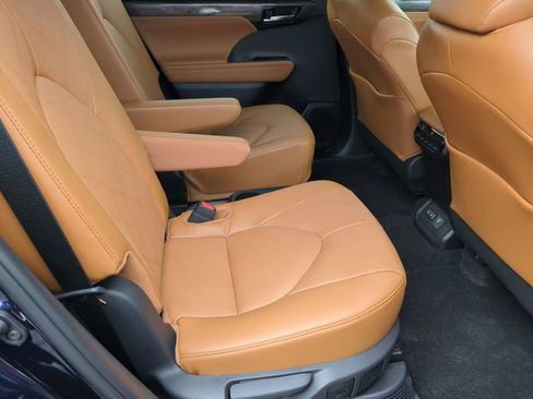 New 2026 Toyota Highlander Platinum image 30