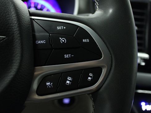 Used 2022 Chrysler Pacifica Touring-L FWD image 22