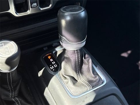 Used 2020 Jeep Wrangler Unlimited Sahara image 19