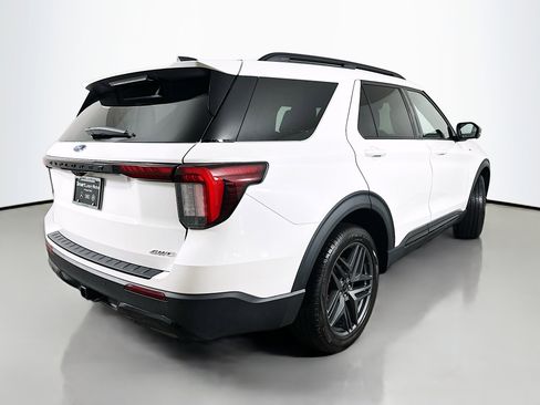 Used 2025 Ford Explorer ST-Line w/ Premium Package image 7