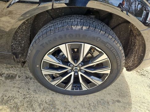 Used 2023 Volvo XC60 B5 Plus FWD image 8