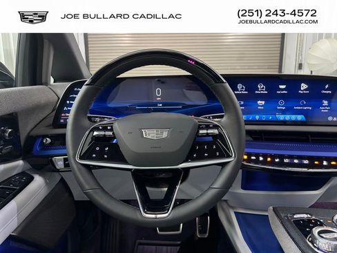 New 2025 Cadillac Optiq Luxury 1 image 32