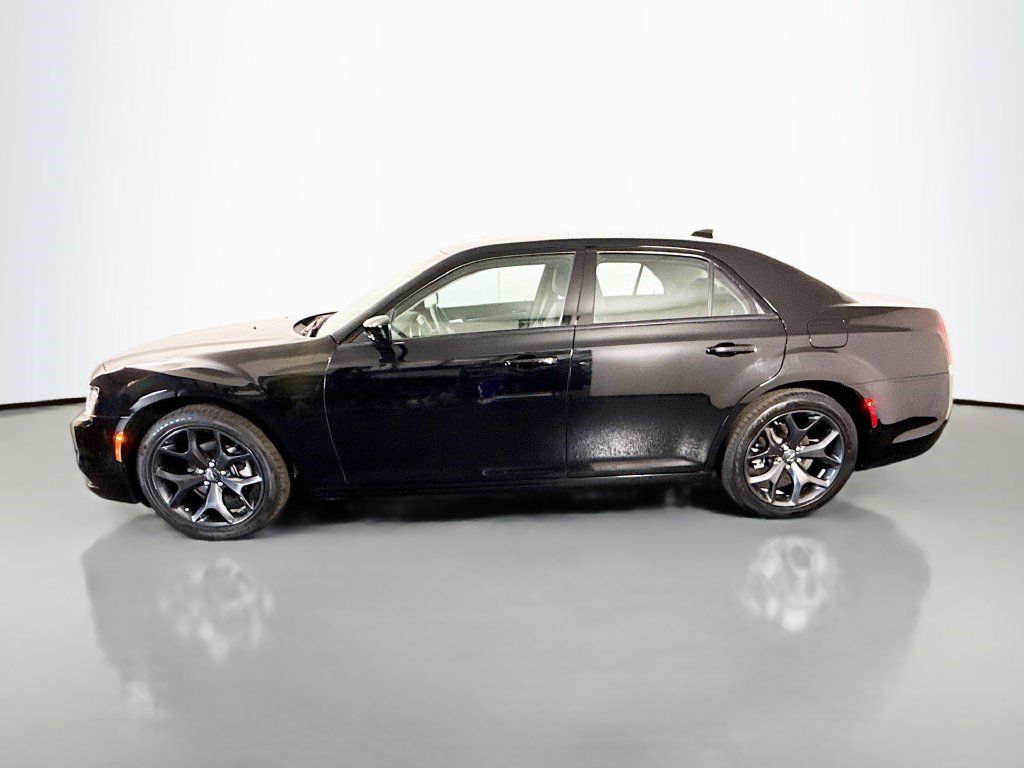 Used 2023 Chrysler 300 Touring w/ Safetytec Plus Group RWD image 6
