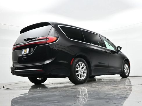 Used 2024 Chrysler Pacifica Touring-L FWD image 23
