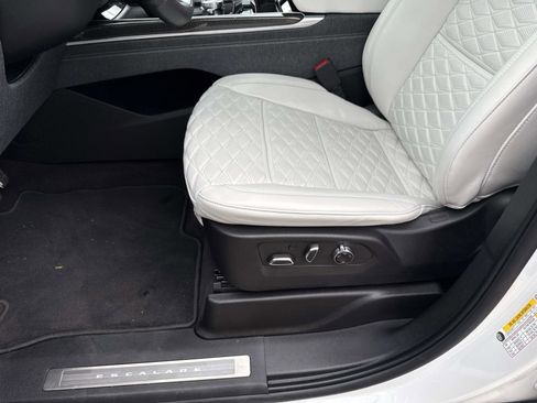 Used 2025 Cadillac Escalade V image 22