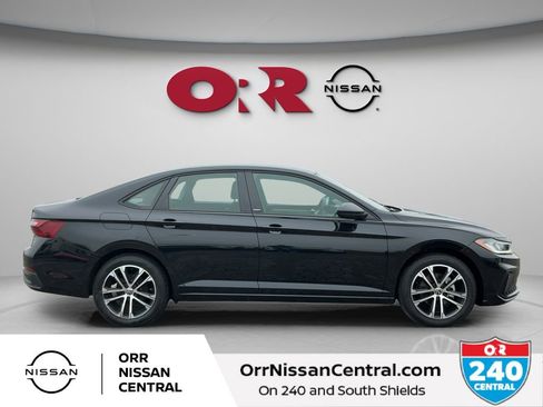 Used 2025 Volkswagen Jetta Sport FWD image 4