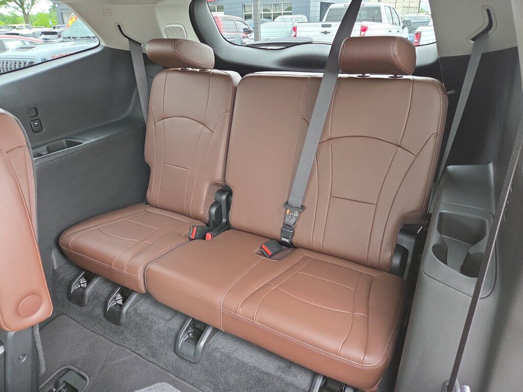 Used 2018 Buick Enclave Avenir w/ Avenir Technology Package FWD image 12