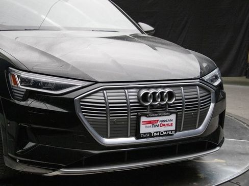 Used 2022 Audi e-tron Premium Plus w/ Premium Plus Package image 3