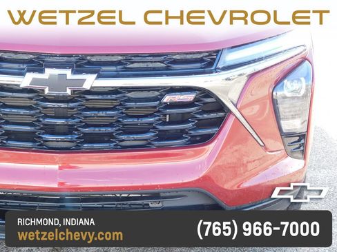 Used 2025 Chevrolet Trax RS w/ Sunroof Package FWD image 9